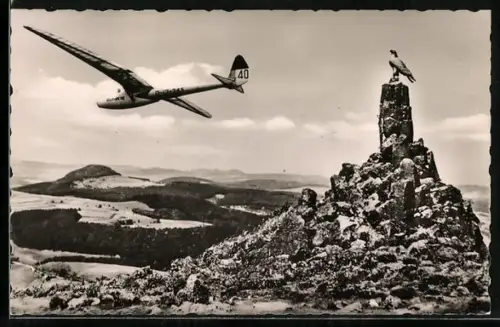 AK Segelflieger am Fliegerdenkmal auf der Wasserkuppe in der Rhön