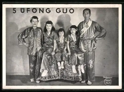 AK Akrobaten 5 Üfong Guo in Kostümen
