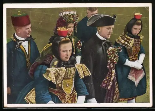 AK Schwälmer Brautpaar in Tracht im Hochzeitszug