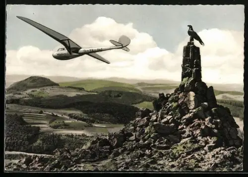 AK Wasserkuppe /Rhön, Startendes Segelflugzeug, Fliegerdenkmal mit Blick nach der Milseburg