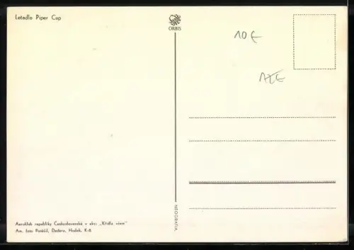 AK Flugzeug vom Typ Lietadlo Piper Cub auf der Piste