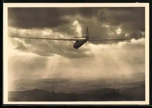 AK Segelflug auf der Wasserkuppe, Schlesien in Not Der Sonne entgegen