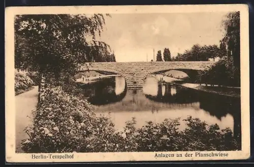 AK Berlin-Tempelhof, Anlagen an der Planschwiese, Bogenbrücke