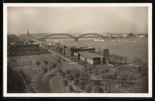 AK Düsseldorf, Rheinterrassen-Restaurant mit Rheinbrücke