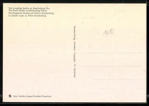 AK die königliche Familie von Dänemark auf Schloss Amalienborg