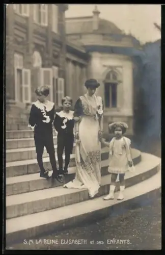 AK Königin Elisabeth von Belgien mit ihren Kindern