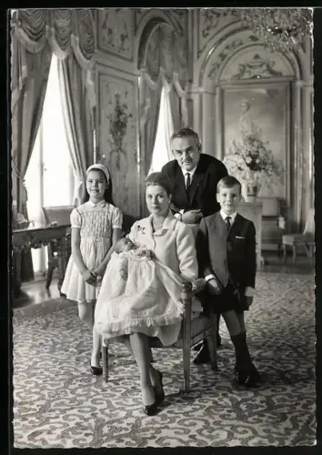 AK Fürst Rainier III. und Fürstin Gracia Patricia von Monaco mit ihren Kindern