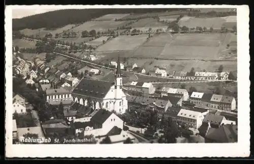 AK St. Joachimsthal, Panorama mit Kirche