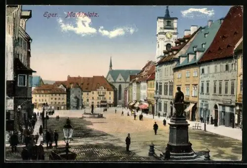 AK Eger, Marktplatz mit Denkmal und Kirche