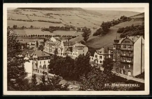 AK St. Joachimsthal, Teilansicht mit Strasse aus der Vogelschau