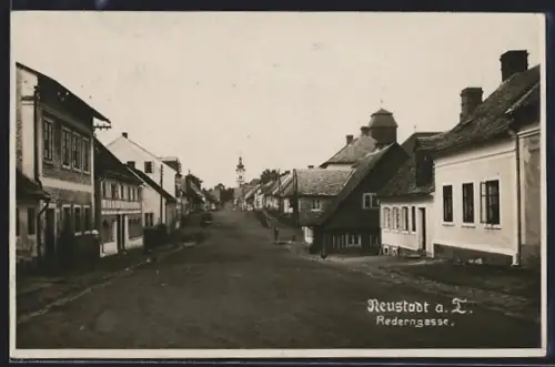 Foto-AK Neustadt (aT) / Nove Mesto Pod Smrkem, Rederngasse im Ortskern
