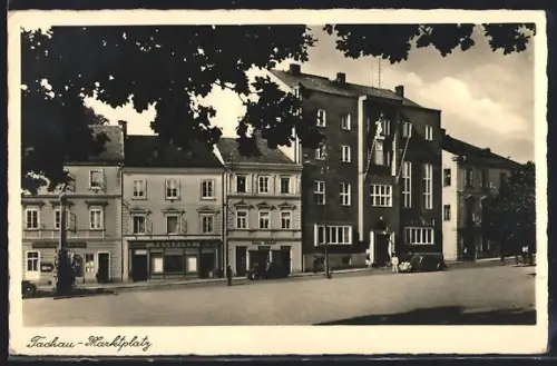 AK Tachau, Ansicht vom Marktplatz mit Sparkasse und Pelzhaus
