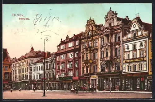 AK Pilsen, Stadtplatz mit Geschäften, Fuhrwerke
