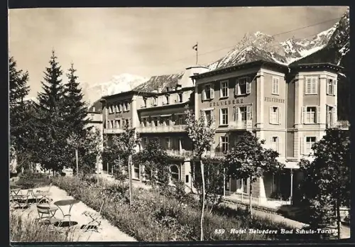 AK Bad Schuls-Tarasp, Hotel Belvedere mit dem Hochgebirge im Hintergrund
