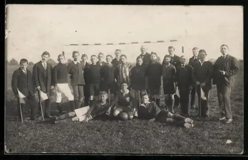 Foto-AK Gernsheim a. Rh., Fussball-Mannschaft des Jünglings-Vereins