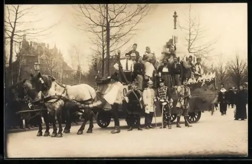 Foto-AK Dresden, Umzugswagen vom Dresdner Karneval 1914, Fasching