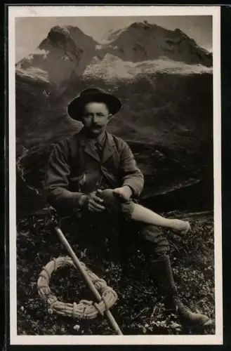 AK Zermatt, Bergsteiger Rudolf Taugwalder, invalid bei der Erstbesteigung des Mont Huascaran