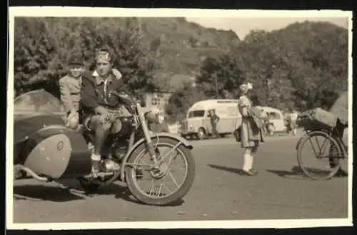Fotografie Evers, Frankfurt-Höchst, Motorrad Victoria, Krad mit Seitenwagen