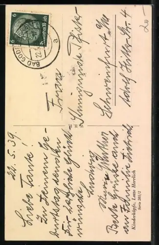 Künstler-AK Lotte Herrlich: Kleines Kind mit Puppe im Arm