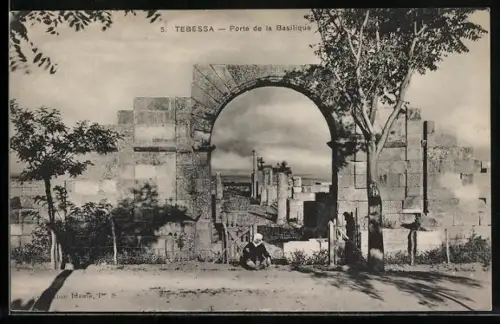 AK Tebessa, Porte de la Basilique