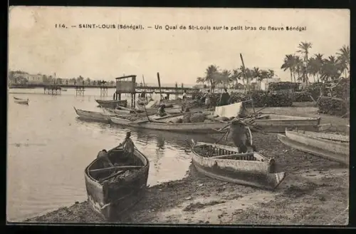 AK Saint-Louis, Un Quai de St-Louis sur le petit bras du fleuve Sénégal