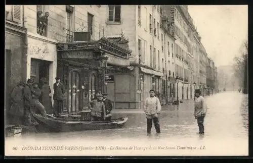 AK Paris, Inondations de 1910, Le Bateau de Passage de la Rue Saint-Dominique