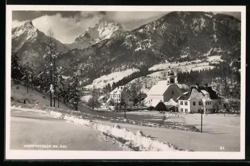 AK Hinterstoder /O.-Ö., Ortsansicht im Schnee vor Bergpanorama