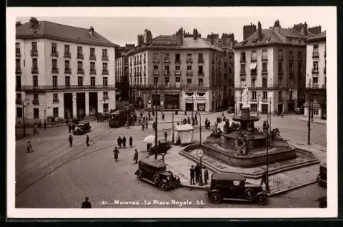 AK Nantes, Place Royale, Platz mit Strassenbahn, Automobilen