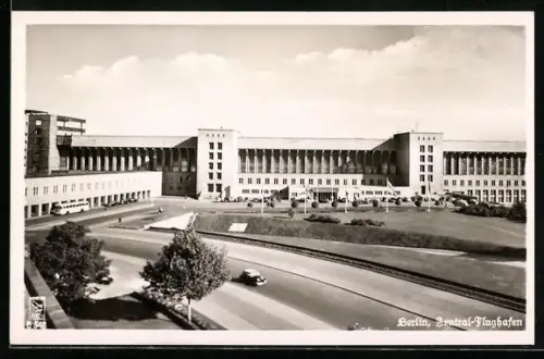 AK Berlin, Vorplatz des Zentral-Flughafens