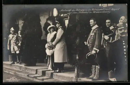 AK Braunschweig, Ankunft von Victoria Louise Herzogin von Braunschweig u. dem Herzog auf dem Bahnhof