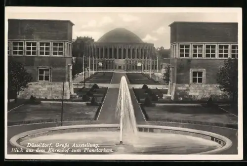 AK Düsseldorf, Grosse Ausstellung, Blick aus dem Ehrenhof zum Planetarium