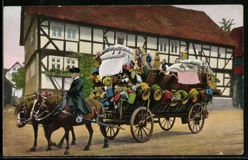 AK Schwälmer Brautwagen vor einem Fachwerkhaus
