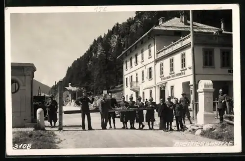 AK Brennergrenze, Leute am Schlagbaum