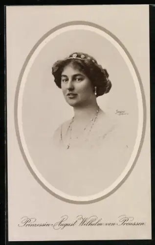 AK Prinzessin August Wilhelm von Preussen im Halbprofil mit Haarschmuck
