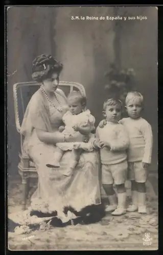 AK S. M. la Reina de Espana y sus hijos, Spanische Königin mit 3 Söhnen