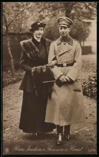 AK Prinz Joachim v. Preussen in Uniform mit seiner Braut