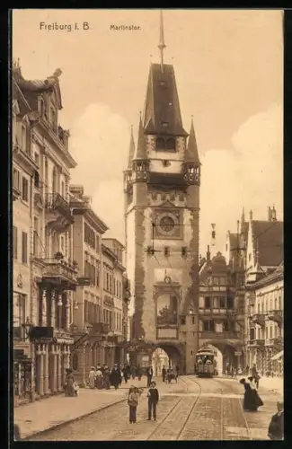 AK Freiburg, Martins-Tor mit Strassenbahn