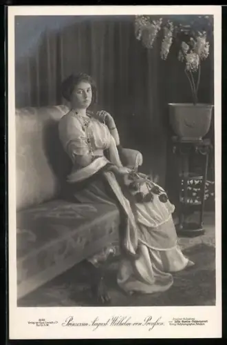 AK Prinzessin August Wilhelm von Preussen leicht Bekleidet mit Rose