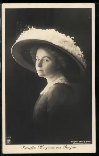 Foto-AK Portrait Prinzessin Victoria Margarete von Preussen
