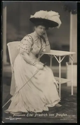 AK Prinzessin Eitel Friedrich von Preussen mit Hut und Spazierstock
