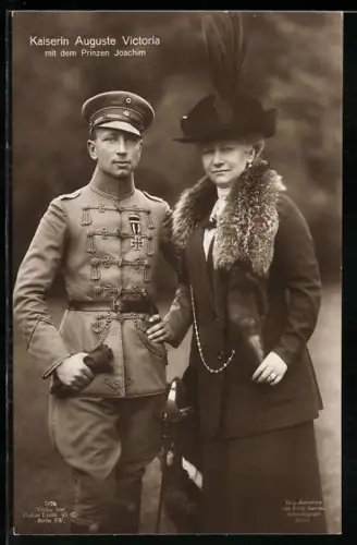 AK Kaiserin Auguste Victoria mit dem Prinzen Joachim