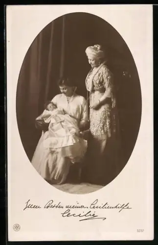 AK Kaiserin Auguste Victoria von Preussen mit Kronprinzessin Cecilie und dessen Töchterchen Alexandrine