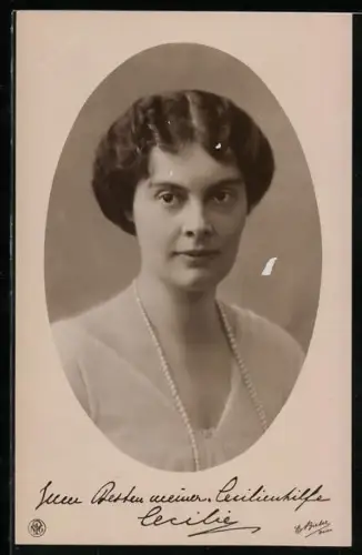 AK Unsere Kronprinzessin Cecilie, Portrait, Perlenkette, Rahmen