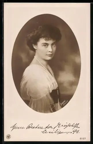 AK Portrait von Kronprinzessin Cecilie mit schöner Halskette