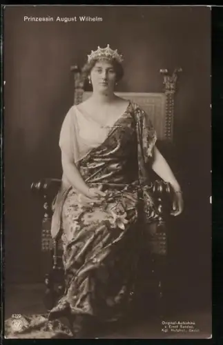 AK Prinzessin August Wilhelm in festlicher Garderobe