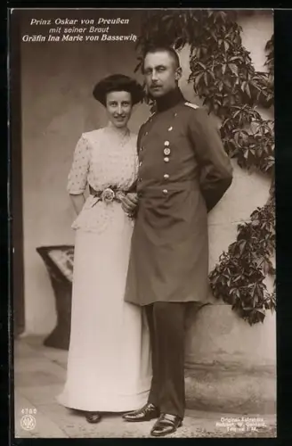 AK Prinz Oskar von Preussen mit seiner Braut Gräfin Ina Marie von Bassewitz