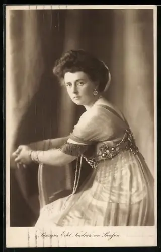 AK Prinzessin Eitel Friedrich von Preussen im edlen Kleid und Schmuck