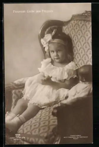 AK Prinzessin Cecilie von Preussen mit Käthe Kruse-Puppe