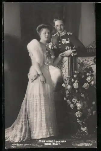 AK Prinz August Wilhelm von Preussen, in Uniform mit Braut im Hochzeitskleid