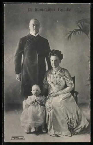AK Königliche Familie von den Niederlanden mit ihrer Prinzessin
